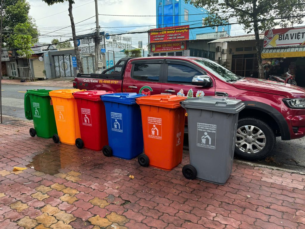 Thùng rác nhựa 240 lít