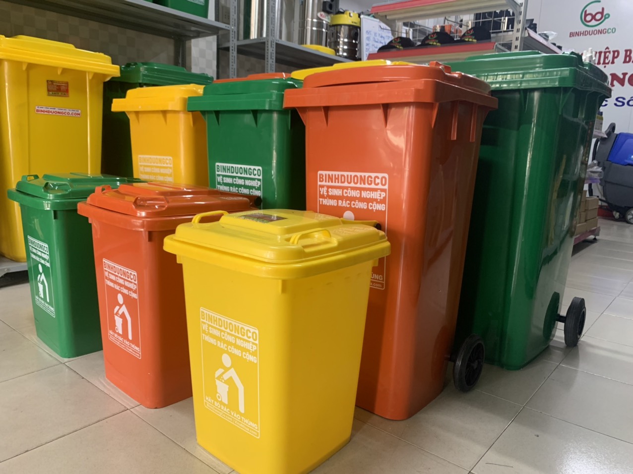 Ý nghĩa của thùng rác nhựa màu vàng
