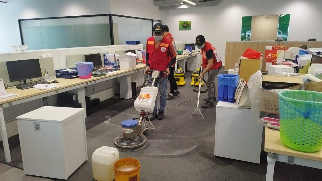 Dịch vụ vệ sinh giặt thảm văn phòng tại KCN Bàu Bàng - Bình Dương