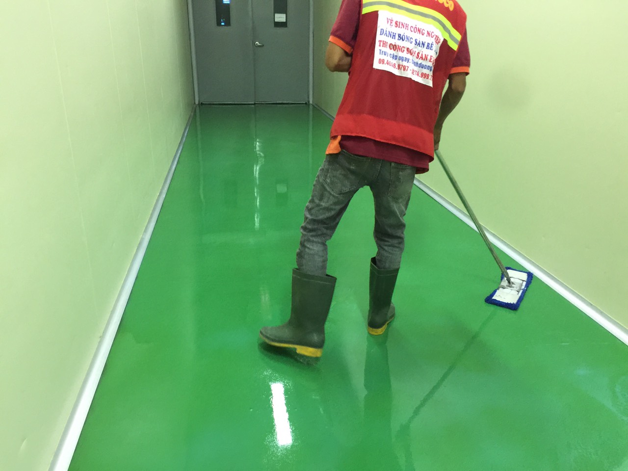 Phủ Bóng Sàn Epoxy Nhà Xưởng Bình Dương
