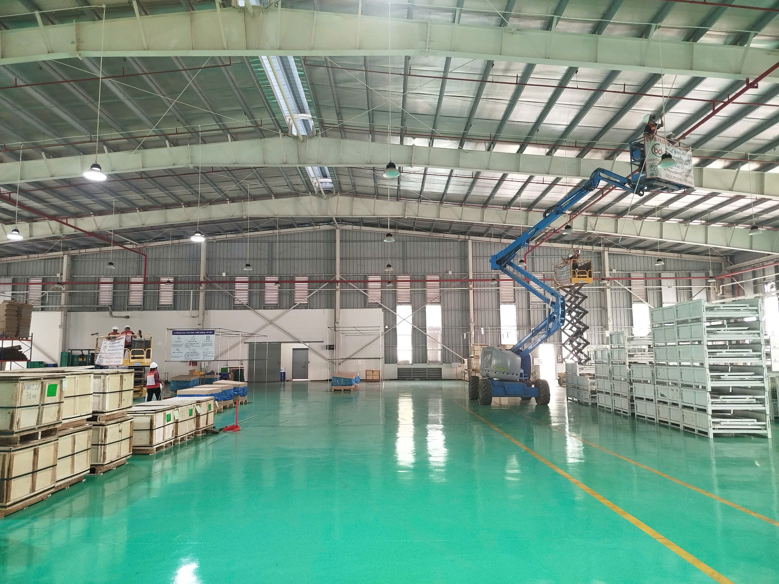 Dịch vụ vệ sinh trần nhà xưởng