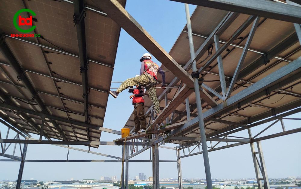 đội ngũ vệ sinh pin mặt trời hàng đầu việt nam