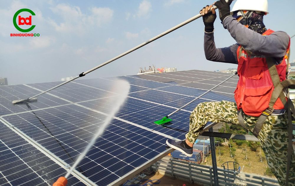 quy trình vệ sinh pin mặt trời chuyên nghiệp