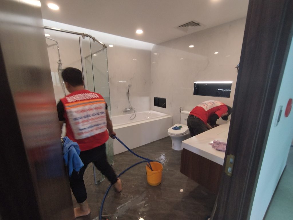 Vệ Sinh Nhà Mới Xây Tại Ecolakes Mỹ Phước Bến Cát