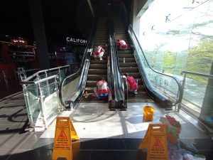 Vệ sinh thang máy cuốn siêu thị Coopmart Chợ Đình, Thủ Dầu Một, Bình Dương